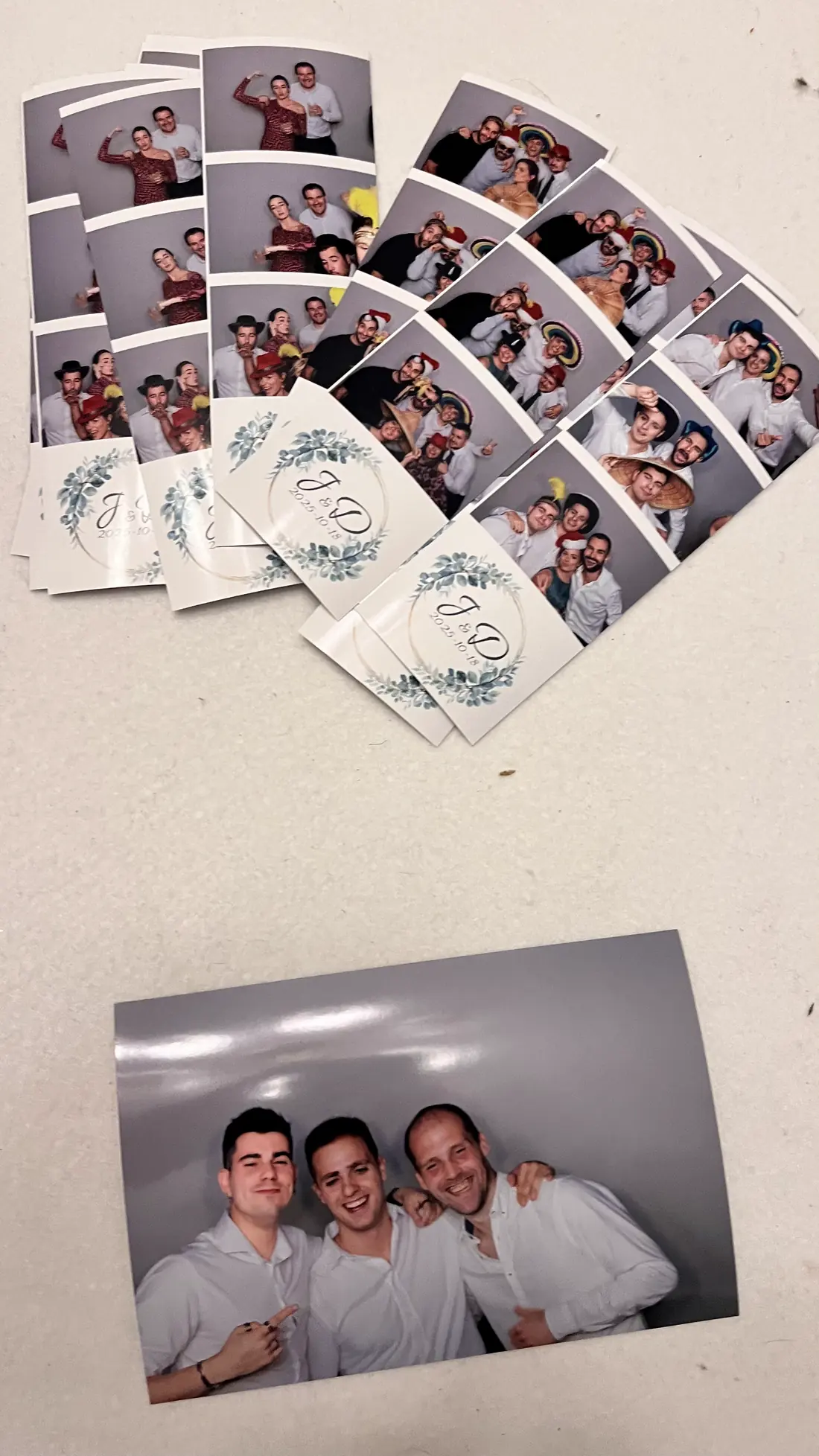 Tiras de fotografías personalizadas e impresas en la boda de Jone y David